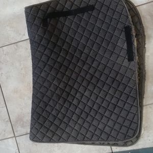 Horse dressage saddle pad